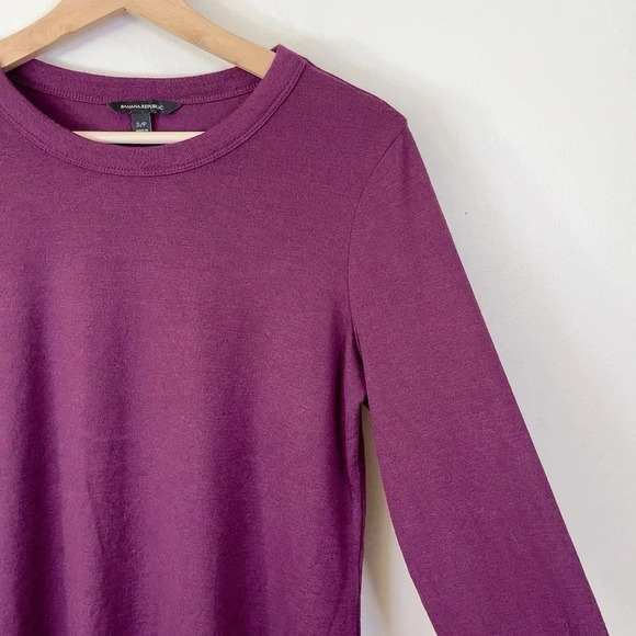 Banana Republic Curved Hem  Luxepun Tshirt - Picture 6 of 14